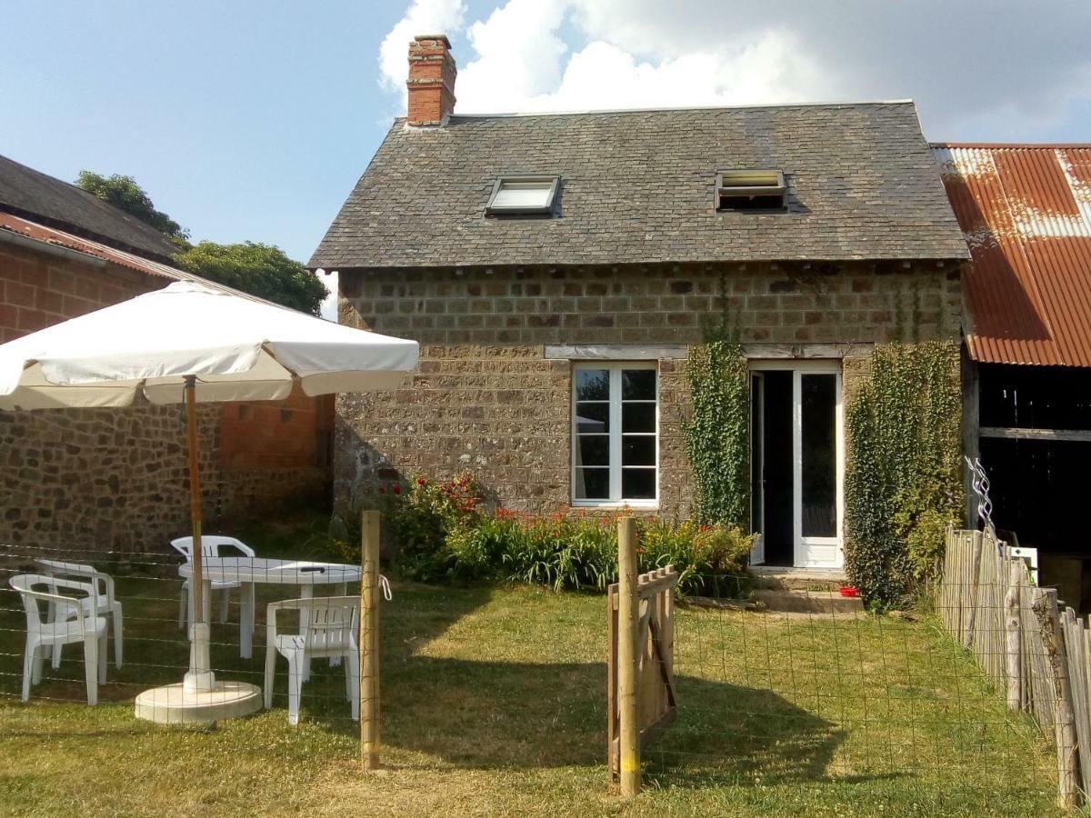 Le Domaine Villa Saint-Symphorien-des-Monts Eksteriør billede