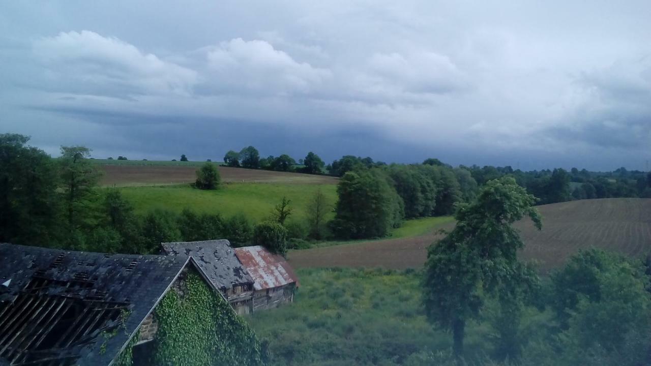 Le Domaine Villa Saint-Symphorien-des-Monts Eksteriør billede
